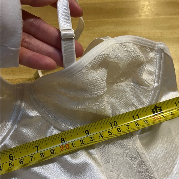 Elegant White Satin Short Slip Lace Dress. Medium Slim - Picture 6 of 6
